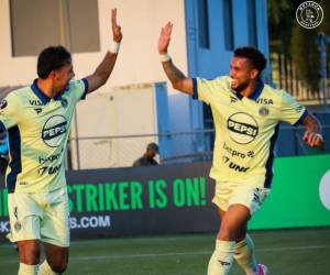 Luis Vega fue el primero en anotar en la portería que defendió Woodrow West del Verdes FC.