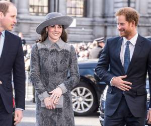 Por el momento, los príncipes de Gales no han emitido ningún comunicado oficial sobre el regreso de los duques de Sussex al país, un movimiento que distintos analistas de la Casa Real consideran relevante de cara a la línea de sucesión.