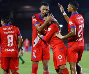 Imanol Enríquez, Jorge Benguché y Michaell Chirinos le dieron el triunfo al Olimpia.