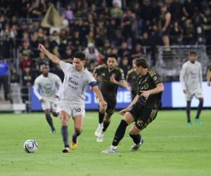 Jhow Benavídez erró un penal para el Real España ante Los Ángeles FC.