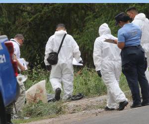 Elementos de Inspecciones Oculares de la Dirección Policial de Investigaciones (DPI) y de Medicina Forense, realizaron el levantamiento del cadáver.