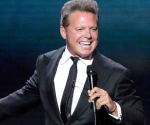 Fue por medio de su cuenta verificada de Twitter, que Luis Miguel posteó algunos mensajes dedicados a sus fans. Además les lanzó una “tentadora propuesta”.