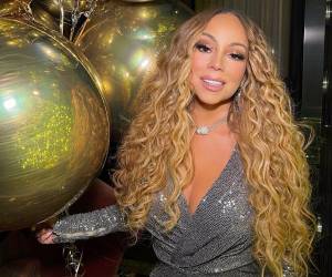 La cantante de All I Want for Christmas Is You recibió este prestigioso reconocimiento de <b>MusiCares</b> por su legendaria trayectoria musical y su incansable labor filantrópica en favor de las comunidades más vulnerables.