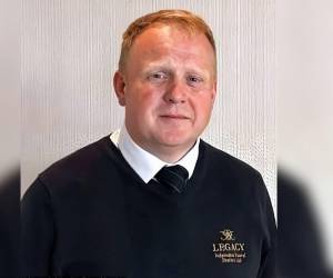 Robert Bush, de 48 años y director de Legacy Independent Funeral Directors (LIFD), en la ciudad de Hull, Inglaterra, se declaró culpable de 67 delitos ante el Tribunal de la Corona de Hull. Aquí los detalles de este caso que se ha viralizado en las redes sociales.