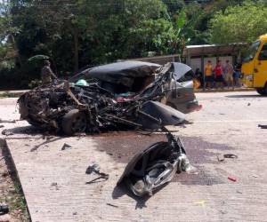 El hecho se registró a la altura de la aldea Agua Blanca, donde ambos vehículos colisionaron por causas que aún no han sido establecidas por las autoridades.