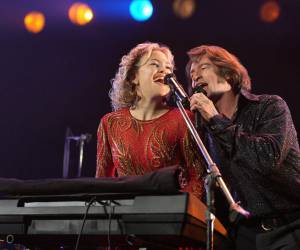 El filme trata sobre la resiliencia, sobre cómo nos comportamos y nos unimos, explica el actor australobritánico.