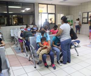 Los derechohabientes son los que más sufren, pues no reciben atenciones a las enfermedades que los obligan a asistir al Seguro Social.