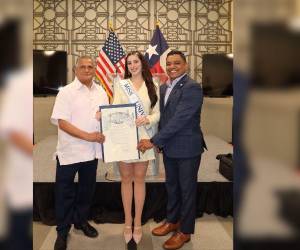 La mexicana Fátima Bosch, Miss Universo 2025, recibió un reconocimiento oficial durante su visita a Houston, Texas, donde el 20 de agosto fue proclamado como el “Fátima Bosch Day”, en homenaje a su trayectoria, liderazgo, labor filantrópica e impacto internacional.