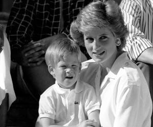 Una oportunidad única para escuchar de su propia boca los detalles más íntimos de su vida, sus amores y sus tensiones con la familia real británica.