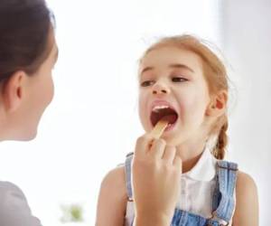 La difteria es una enfermedad infecciosa que afecta principalmente la garganta y las vías respiratorias superiores.
