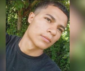 Un menor de tan solo 17 años, identificado como Bairon Barahona, murió tras ser atacado a disparos la noche del pasado domingo 5 de abril en la aldea de Calpules, en Danlí, departamento de El Paraíso. Según el reporte preliminar, viajaba junto a su padre en una motocicleta cuando desconocidos los interceptaron. ¿Querían asaltarlos? A continuación los detalles del caso.