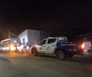 La Policía Nacional anunció el pasado viernes que serán 60 colonias y barrios de Tegucigalpa y 60 de San Pedro Sula que se declararán en estado de excepción. En ese sentido, este 26 de noviembre desde tempranas horas de la madrugada fueron intervenidos distintos sectores de la capital y de San Pedro Sula, con presencia de distintos elementos policiales. A continuación las imágenes.