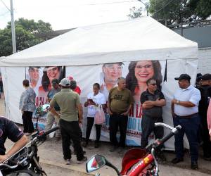 El alcalde capitalino Jorge Aldana aseguró que continúa con sus actividades edilicias pese a permanecer a las afueras del Infop.