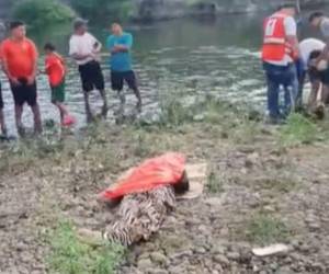 Cuerpos de socorro recuperaron el cuerpo de la víctima en una zona concurrida de San Antonio de Flores, Choluteca.