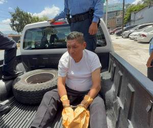 El detenido fue trasladado para ser presentado ante los tribunales de justicia.