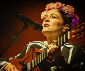 Lafourcade nació el 26 de febrero de 1984 en Ciudad de México, aunque creció en Coatepec, Veracruz, donde su madre —pianista y creadora del método musical Macarsi— la formó desde niña en un entorno rodeado de música.