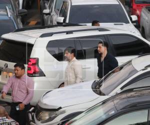 El fiscal general suspendido, Johel Zelaya, salió de la maratónica comparecencia ante la comisión especial del Congreso Nacional asegurando que enfrenta un juicio político sin haber cometido delitos y denunciando un proceso que, a su criterio, ya tiene una decisión definida.