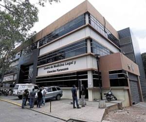 El cadáver fue llevado a la morgue del Centro Legal y Ciencias Forenses.