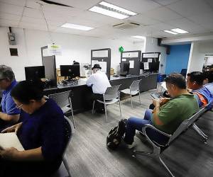 La Alcaldía busca reducir el consumo de combustible con teletrabajo los viernes, horarios escalonados durante la semana y restricciones en las órdenes de carburantes para su flota.