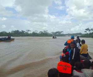 Las operaciones de evacuación continuarán en Puerto Lempira y zonas cercanas mientras persistan las lluvias.