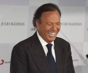 El cantante Julio Iglesia negó hoy las acusaciones de abuso. Su esposa Miranda sale en su defensa a través de un mensaje y una bailarina cuenta su versión.