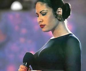 A más de 30 años de la muerte de la cantante Selena Quintanilla, su vida y su muerte siguen causando conmoción entre sus fanáticos que aún mantienen su recuerdo. Este sentimiento aumenta con el estreno del documental de Netflix: Selena y Los Dinos.