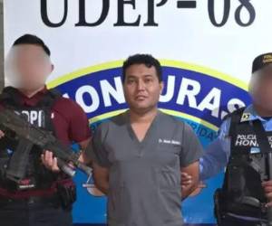 El galeno fue trasladado al centro penitenciario de Siria, donde permanecerá mientras se espera la audiencia inicial.
