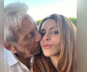 Shakira junto a William Mebarak, su padre, en su cumpleaños 91.
