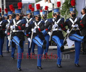 Los cadetes de las Fuerzas Armadas durante el desfile del 15 de septiembre.