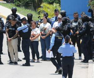 Los cinco detenidos fueron trasladados desde El Paraíso, hasta la capital de la República, para ser llevados a los tribunales de justicia.