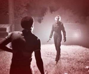 Su apartado sonoro cuenta con la banda sonora original compuesta e interpretada por su propio director, John Carpenter.