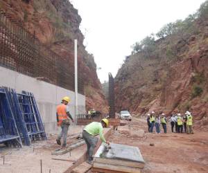 Tras más de un año paralizada, la represa San José fue reactivada y ya alcanza un 43%, beneficiando a colonias con histórico desabastecimiento.