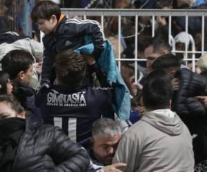 El partido fue suspendido a los 9 minutos del primer tiempo por graves disturbios ocurridos fuera del estadio.