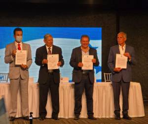 Nelson Ávila y Rixi Moncada no estuvieron en la firma del acuerdo.