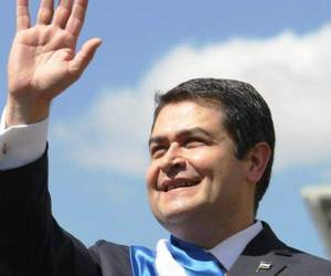 Juan Orlando Hernández anunció en sus redes sociales que regresará a Honduras tras la suspensión temporal de la orden de captura en su contra.