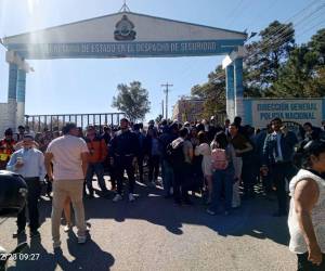 De acuerdo con los afectados, únicamente se está permitiendo el acceso a personal que aparece en listados internos, de los cuales aseguran no tener conocimiento previo.