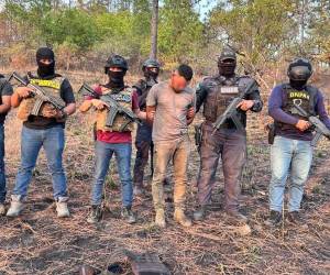 Las fuerzas del orden mantienen operativos en zonas montañosas de Yoro y Francisco Morazán, donde han detenidos a varias personas relacionadas con la estructura criminal.