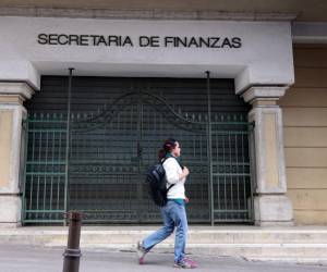 El endeudamiento interno y externo por la Sefin ha sido una constante en la actual administración pública para financiar operaciones.