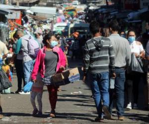 Acudir a los mercados es una opción que los ciudadanos están retomando ante los costos elevados de los alimentos en otros comercios.