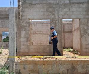 Agentes de la Policía Nacional llegaron hasta el lugar y acordonaron la escena.