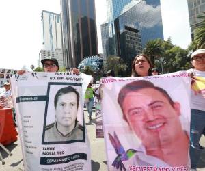 Fotografías, fichas de búsqueda y carteles con los rostros de personas desaparecidas ocuparon este domingo el Paseo de la Reforma, una de las principales avenidas de Ciudad de México, donde familias y colectivos reclamaron mantener visibles a quienes faltan en un país con más de 130.000 personas desaparecidas y no localizadas.