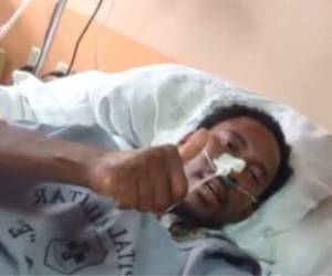 Tras varios días de estar hospitalizado, el exfutbolista hondureño Limber Pérez ha mostrado mejorías en su estado de salud y decidió saludar a sus seguidores en redes sociales. Más detalles a continuación.