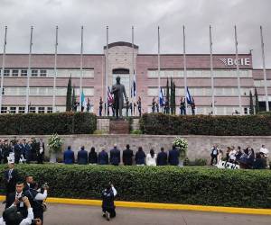 Con la izada del pabellón nacional Honduras dio inició este 15 de septiembre al 205 aniversario de Independencia.