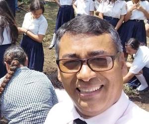 Entre las evidencias encontradas tras la muerte del director Víctor Fiallos, un elemento en particular ha captado la atención de los investigadores: una supuesta carta de despedida hallada dentro de la oficina donde fue encontrado sin vida.