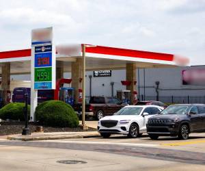 Hace un año, el precio promedio del galón de gasolina se situaba en 3,19 dólares.