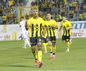 Eddie Hernández le bastaron pocos minutos para hacerse presente en el marcador.