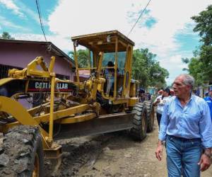 La maquinaria que ha prometido el presidente Nasry Asfura será distribuida en los 298 municipios del país, sin importar la afiliación política del alcalde municipal.