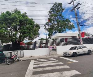 La sede del partido Libertad y Refundación (Libre) luce completamente desolada este lunes 1 de diciembre, tras el desarrollo de las elecciones generales 2025.