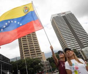 Además piden al Fondo Monetario Internacional (FMI) facilitar el acceso del país a financiamiento de emergencia para atender la crisis causada por los terremotos de junio, que dejaron más de 3,300 muertos y miles de heridos.
