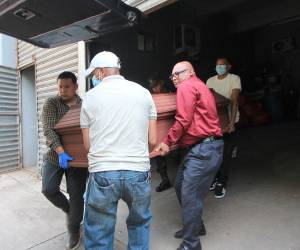 Familiares retiraron el cuerpo de Marlo Ham de la morgue de Tegucigalpa, capital de Honduras.